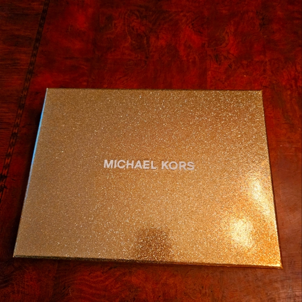 NIB Michael Kors Gold & Cream Logo Scarf & Knit Beanie "MK" Gold Branding